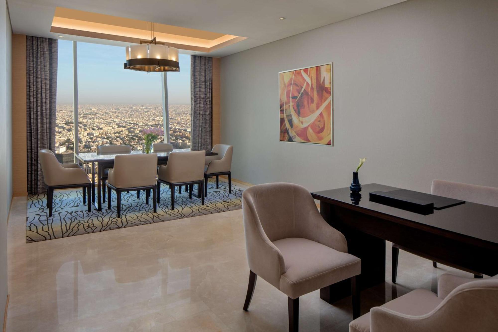 فندق حياة ريجنسي الرياض العليا المظهر الخارجي الصورة A dining room in a typical apartment