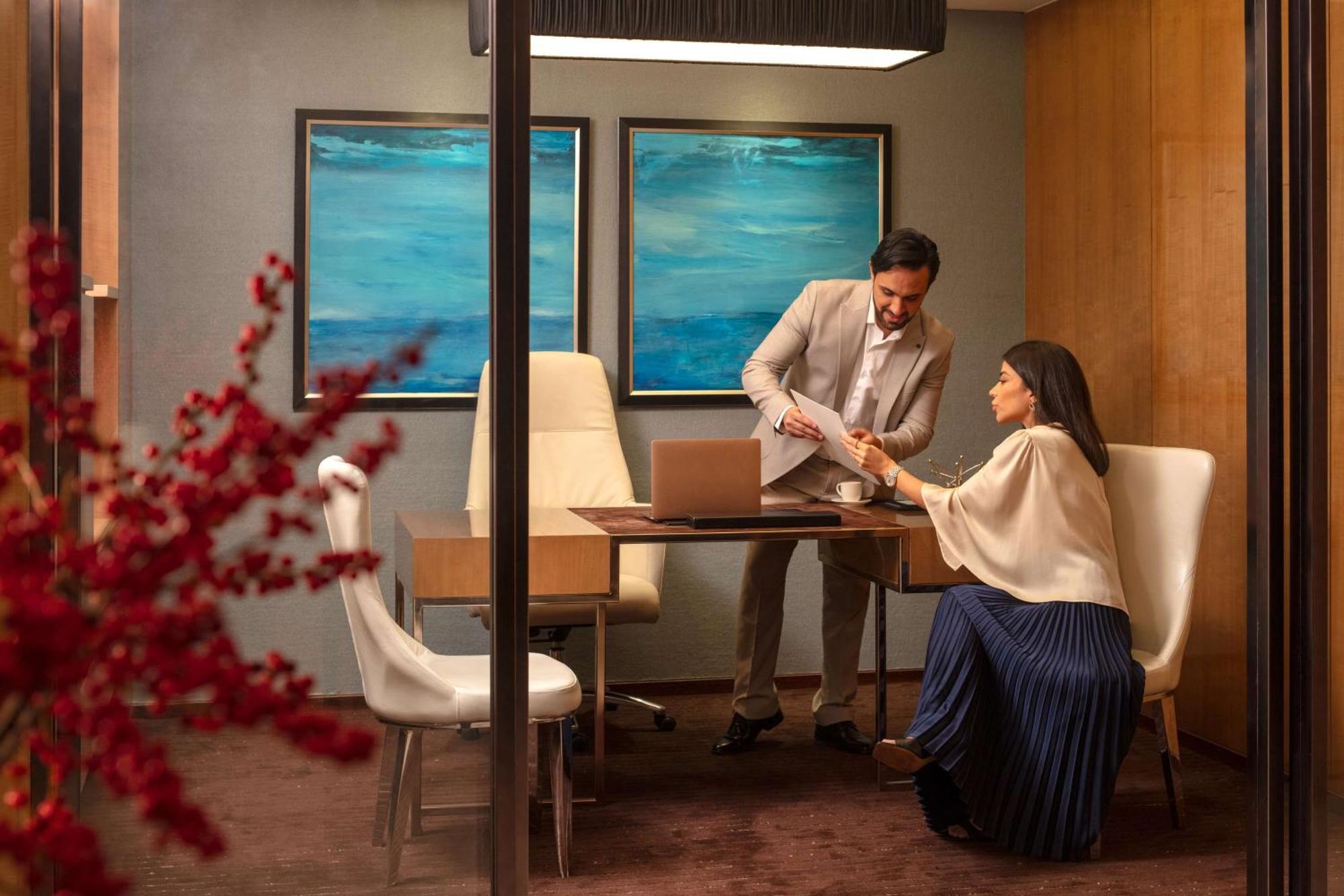 فندق حياة ريجنسي الرياض العليا المظهر الخارجي الصورة A private meeting room at the airport