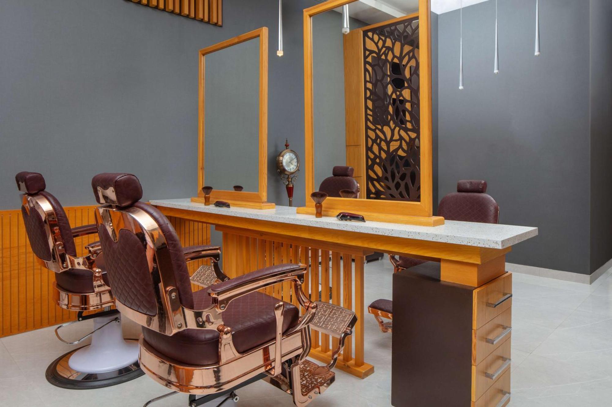 فندق حياة ريجنسي الرياض العليا المظهر الخارجي الصورة A modern barbershop in the United States