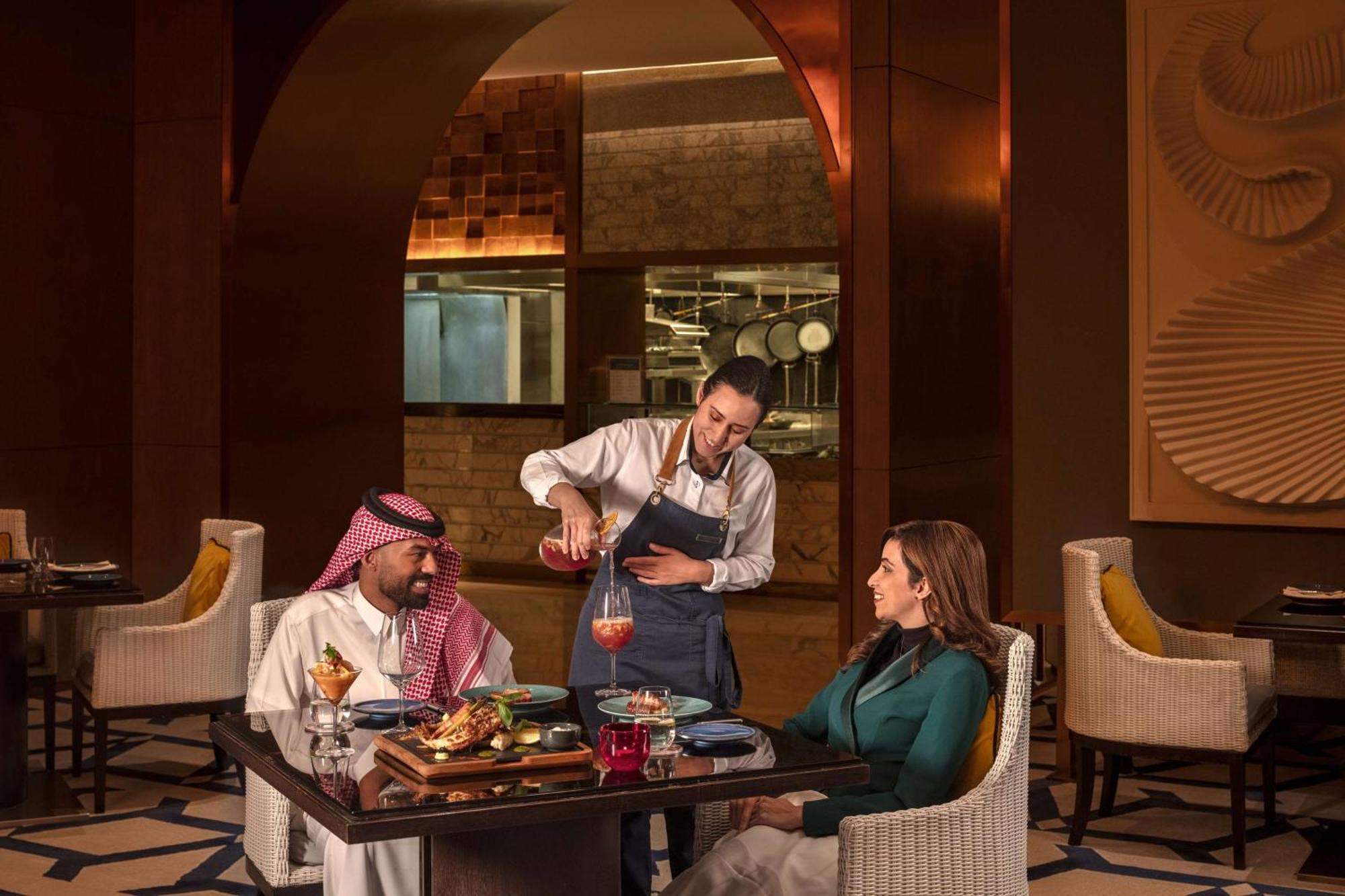 فندق حياة ريجنسي الرياض العليا المظهر الخارجي الصورة A restaurant in Riyadh