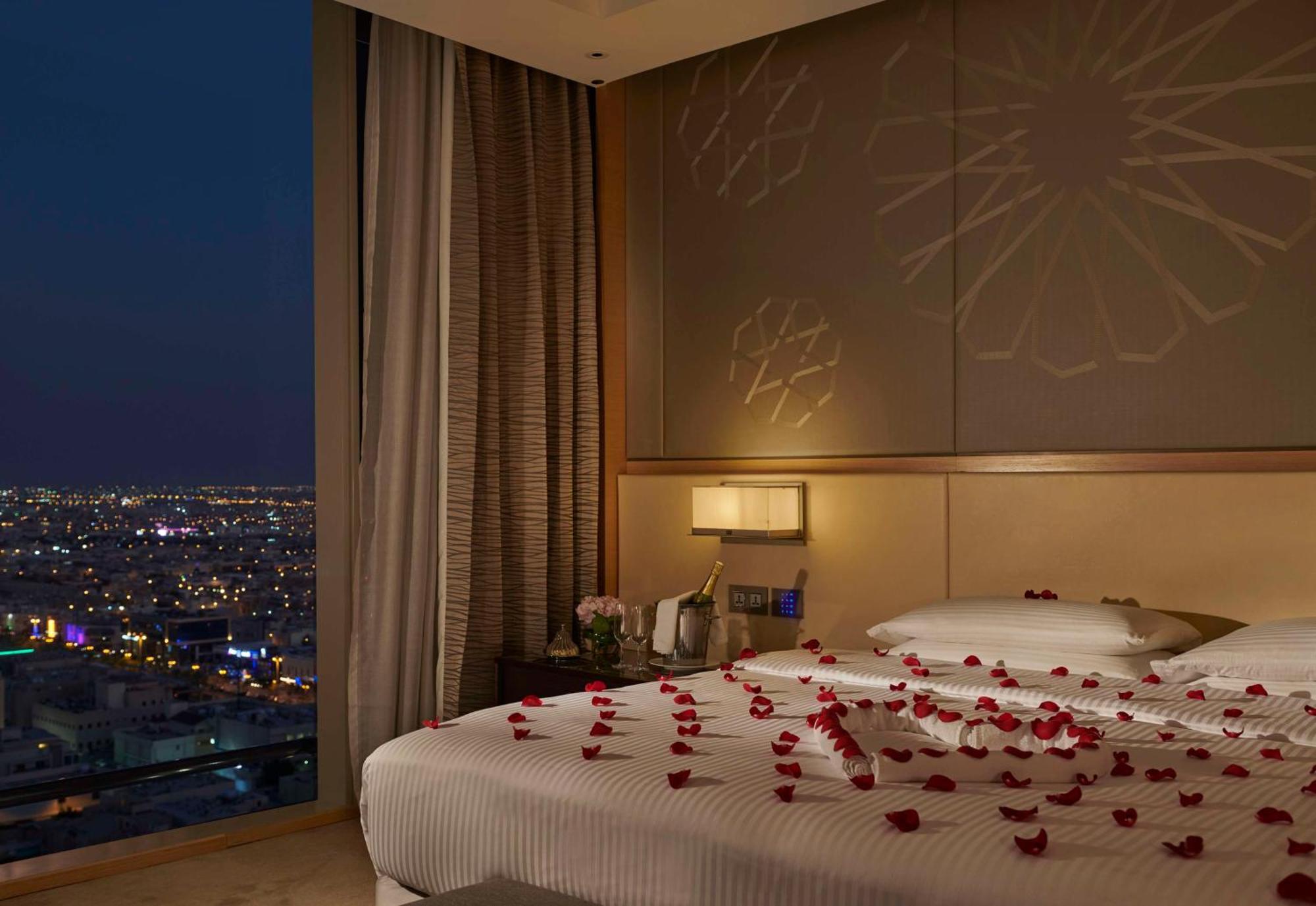 فندق حياة ريجنسي الرياض العليا المظهر الخارجي الصورة A bedroom at the hotel